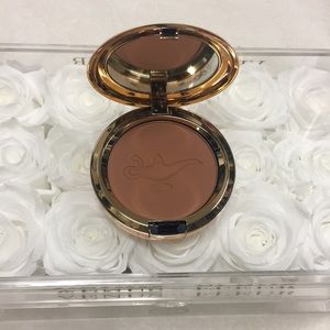 NEW MAC Disney Aladdin Powder Blush / bronzer